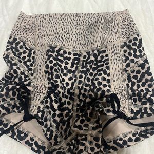 Lululemon girls / ladies shorts size 4 great condition